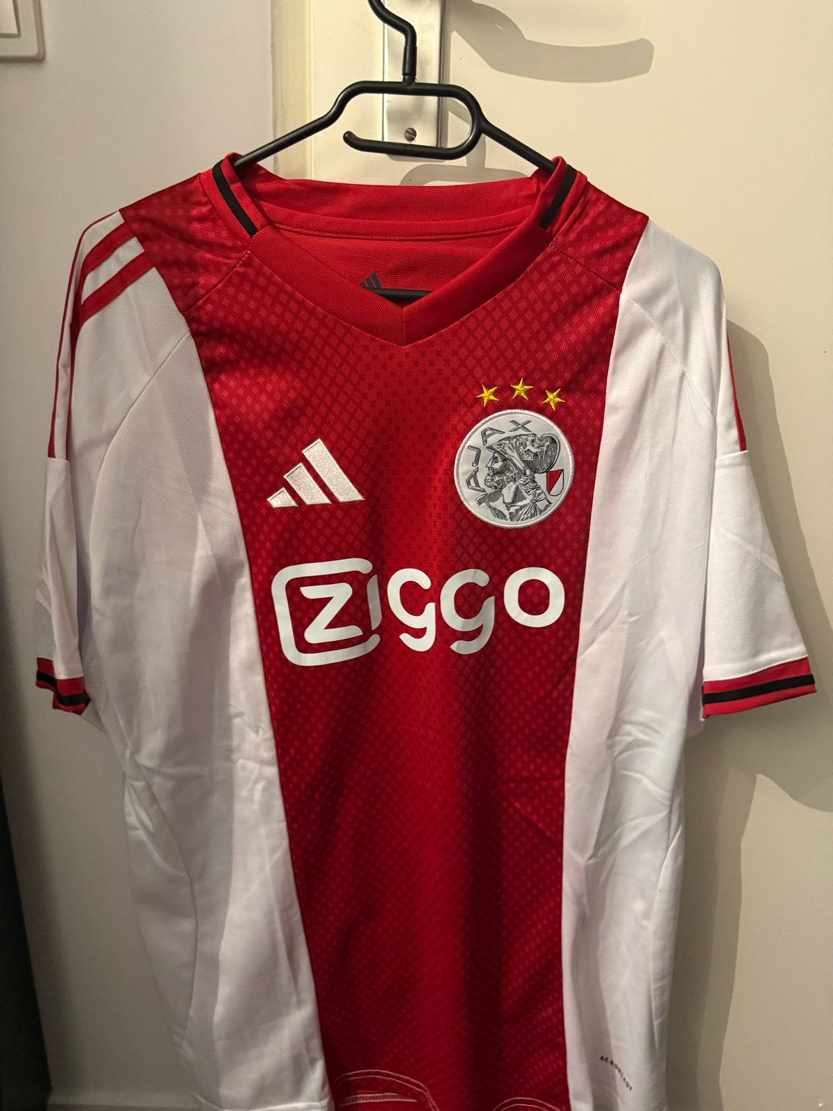 Ajax Thuisshirt 2025/26 - Nieuw (Maat 2XL valt als XL), Ophalen of Verzenden, Voetbal, Rood, Maat 56/58 (XL)