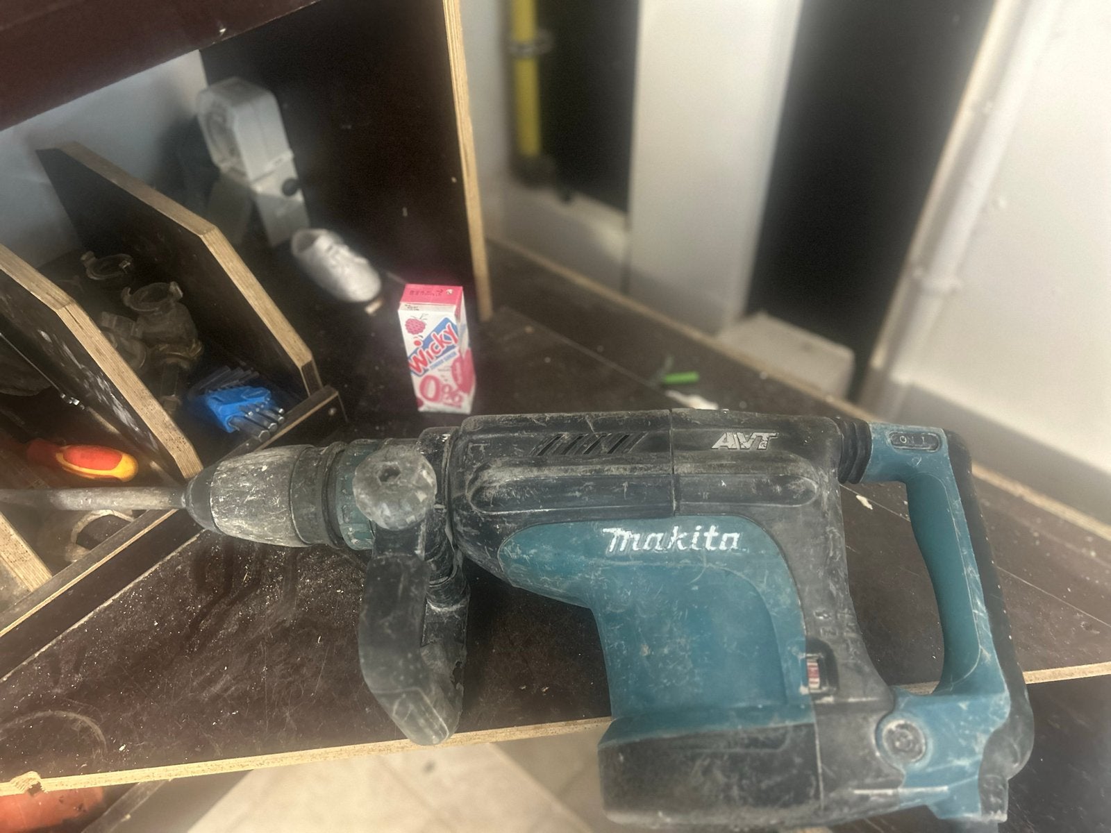 Makita AVT Hakhamer - Krachtig en Betrouwbaar, Boor- en/of Breekhamer, Ophalen of Verzenden, Klopboormechanisme, Gebruikt