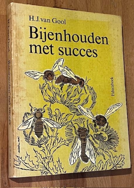 H.J. van Gool. Bijenhouden met succes. Educaboek 1977 6e dr., Gelezen, H.J. van Gool, Ophalen of Verzenden, Overige diersoorten