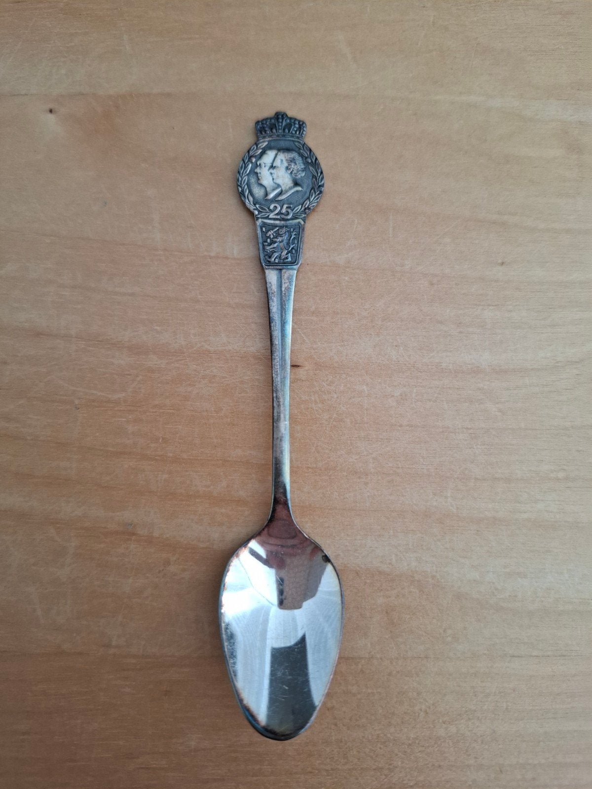 Lepeltje Juliana en Bernhard 25 jaar getrouwd, Verzamelen, Ophalen of Verzenden, Nieuw, Speld(je) of Lepel(tje)