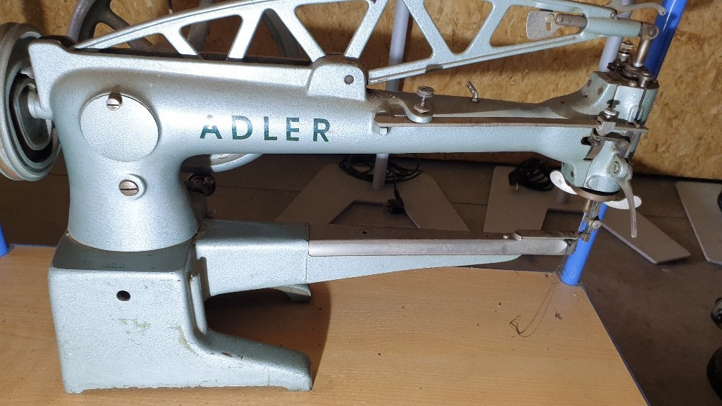 Adler 30-1 leer en schoenmakers machine, Gebruikt, Naaimachine, Industrieel, Ophalen