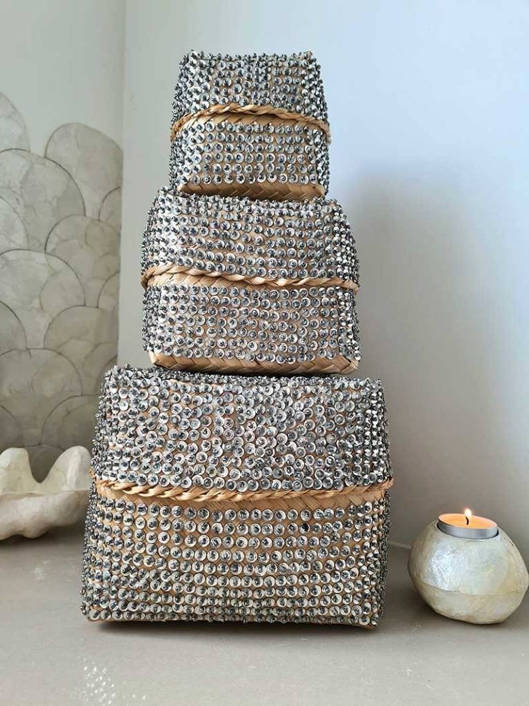 Pailletten offermand zilver uit Bali, Huis en Inrichting, Woonaccessoires | Schalen en Manden, Overige materialen, Mand, Vierkant