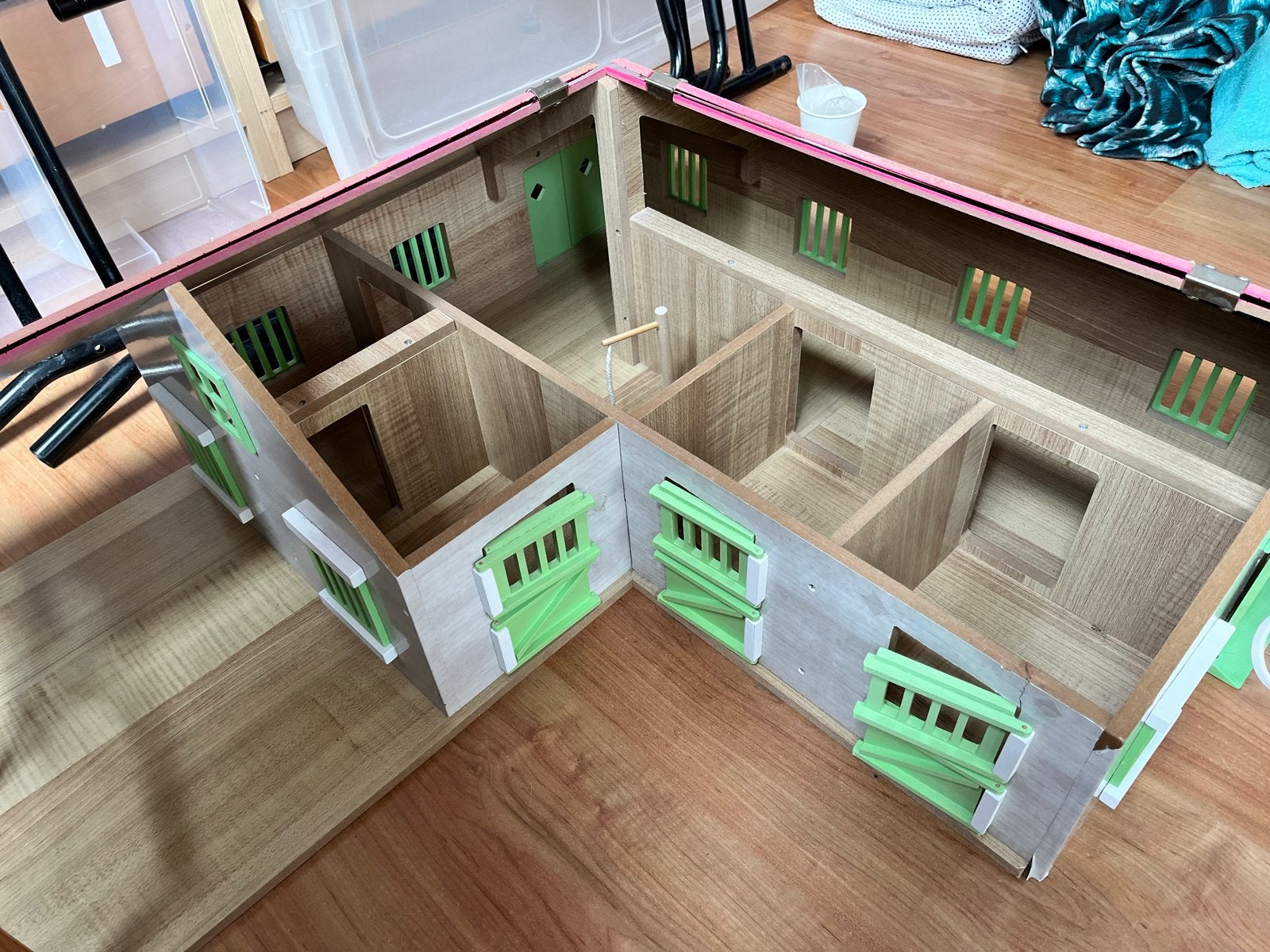Kids Globe paardenstal met 3 boxen en overkapping, Ophalen, Gebruikt, Jongen of Meisje