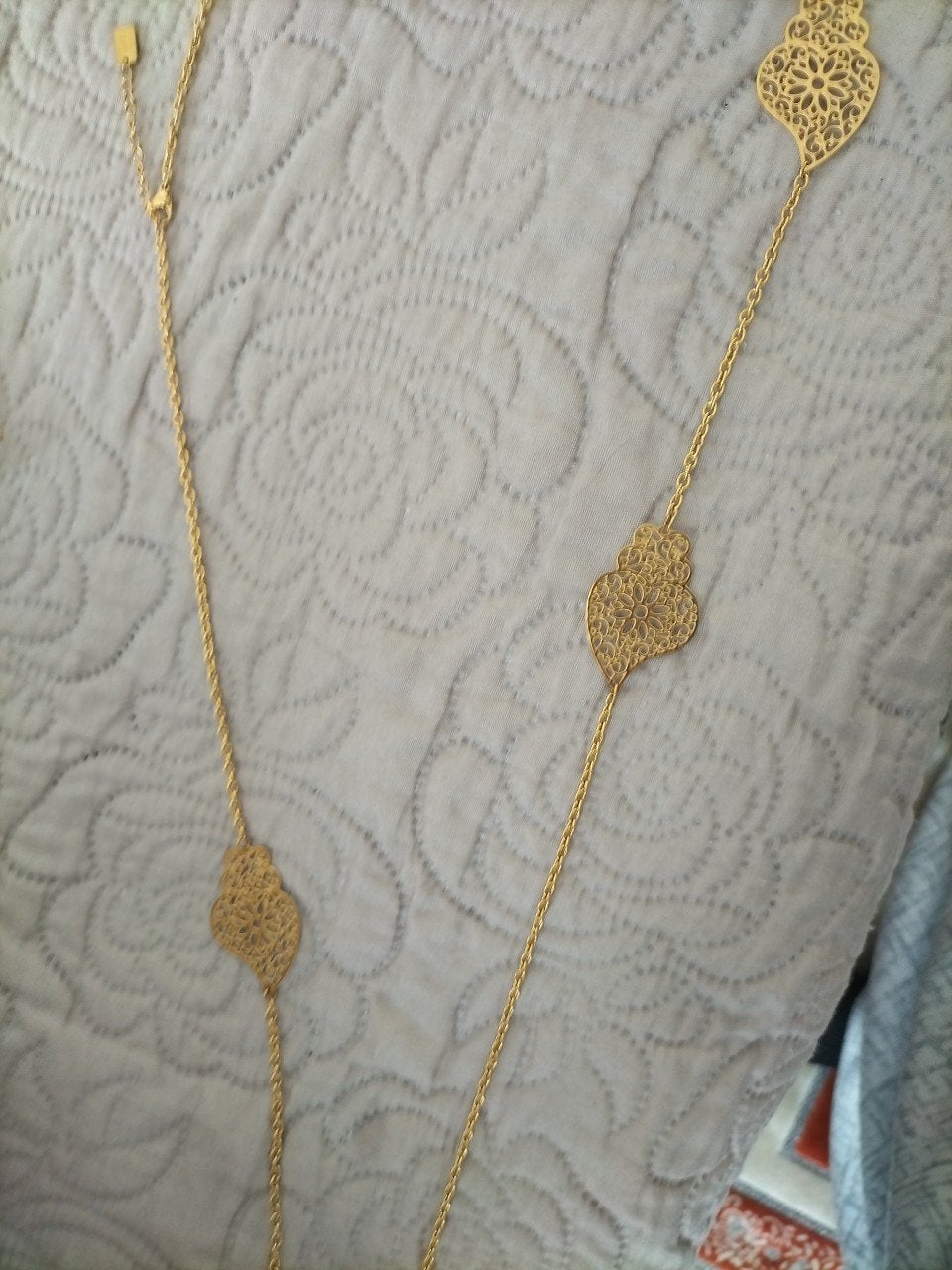 Gouden stainless steel ketting met filigraan hartjes, Ophalen of Verzenden, Nieuw, Goud, Goud