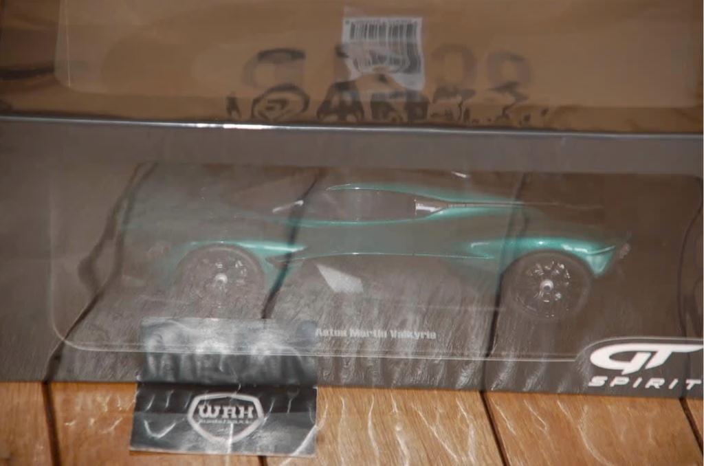 1:18 ASTON MARTIN VALKYRIE green GT spirit GT435 WRH, Verzenden, Zo goed als nieuw, Auto, Overige merken
