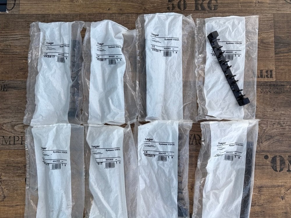 8x Hager 8-voudige buisklem wand Vision VKS81T, Doe-het-zelf en Verbouw, Elektra en Kabels, Ophalen of Verzenden, Nieuw, Hager