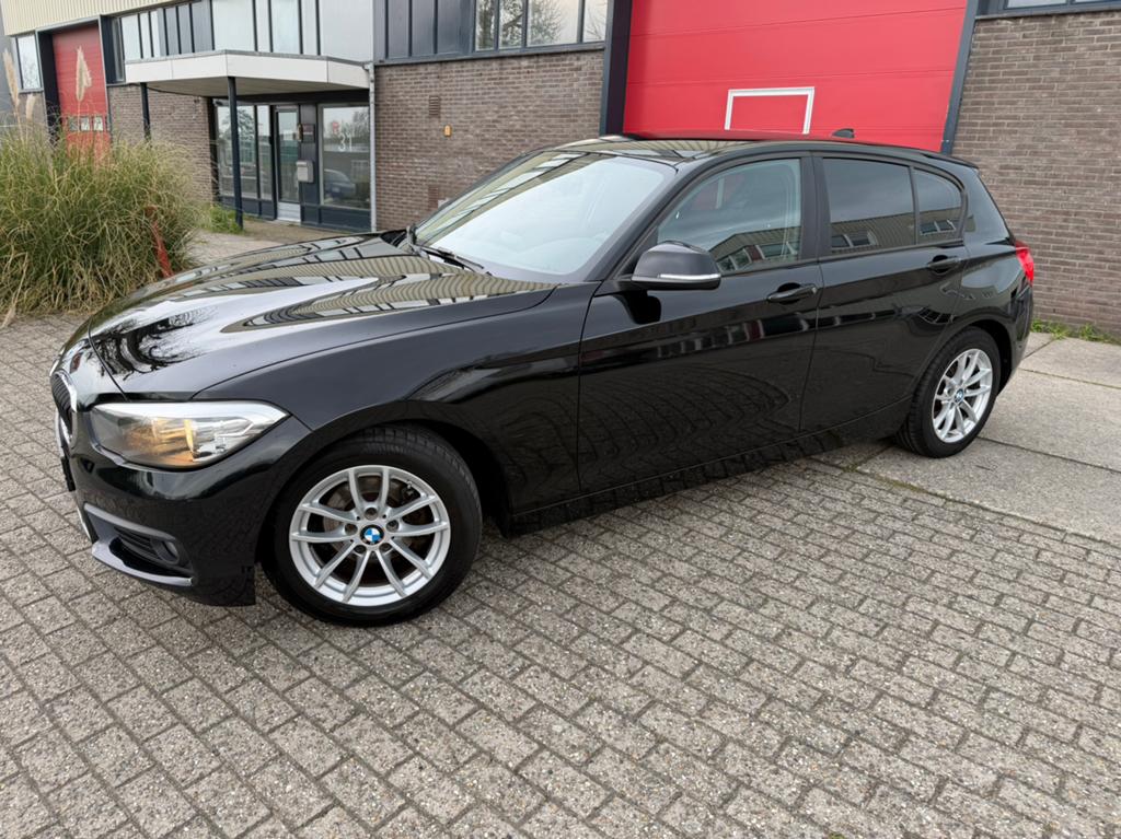 BMW 1-Serie 118i 136pk 2016 Zwart, 1-Serie, 1280 kg, Zwart, 19 km/l