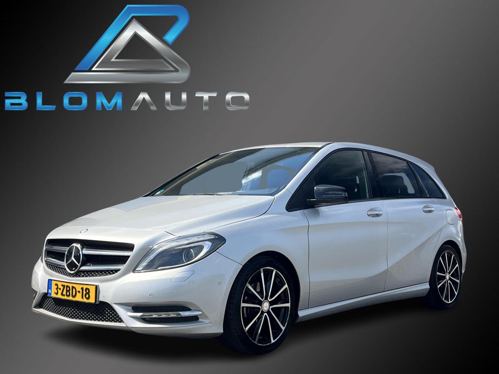 Mercedes B-klasse 180 SPORT AFN TREKH.+XENON+18INCH NL AUTO, 1325 kg, Gebruikt, 4 cilinders, Leder en Stof