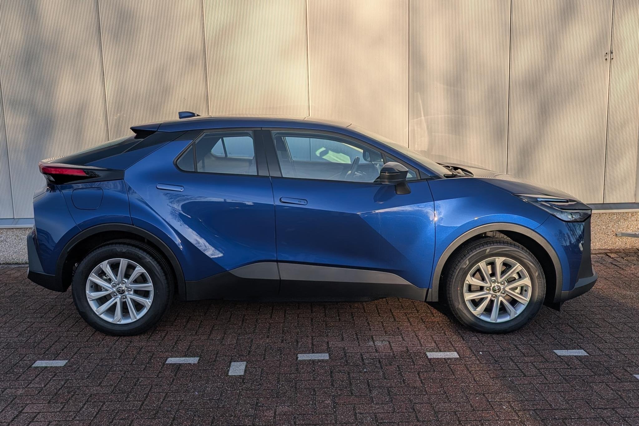 Toyota C-HR 2.0 Plug-in Hybrid 220 Active / Camera / Stoel e, Auto's, Dealer onderhouden, 4 cilinders, Blauw, Plug-in hybride