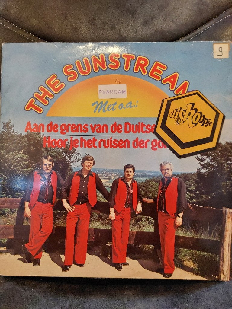 LP:  THE SUNSTREAMS  -  Aan de grens van de Duitse heuvelen, LP, Gebruikt, Levenslied of Smartlap, 12 inch
