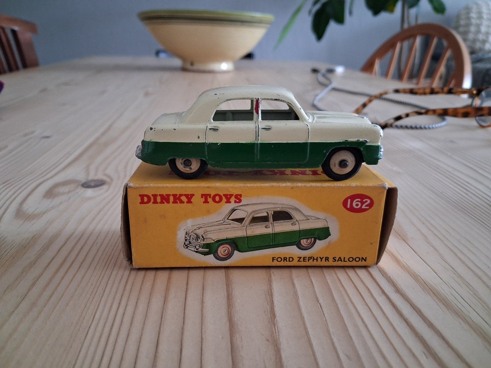 Dinky Toys Ford Zephyr nr162, Ophalen of Verzenden, Gebruikt, Auto