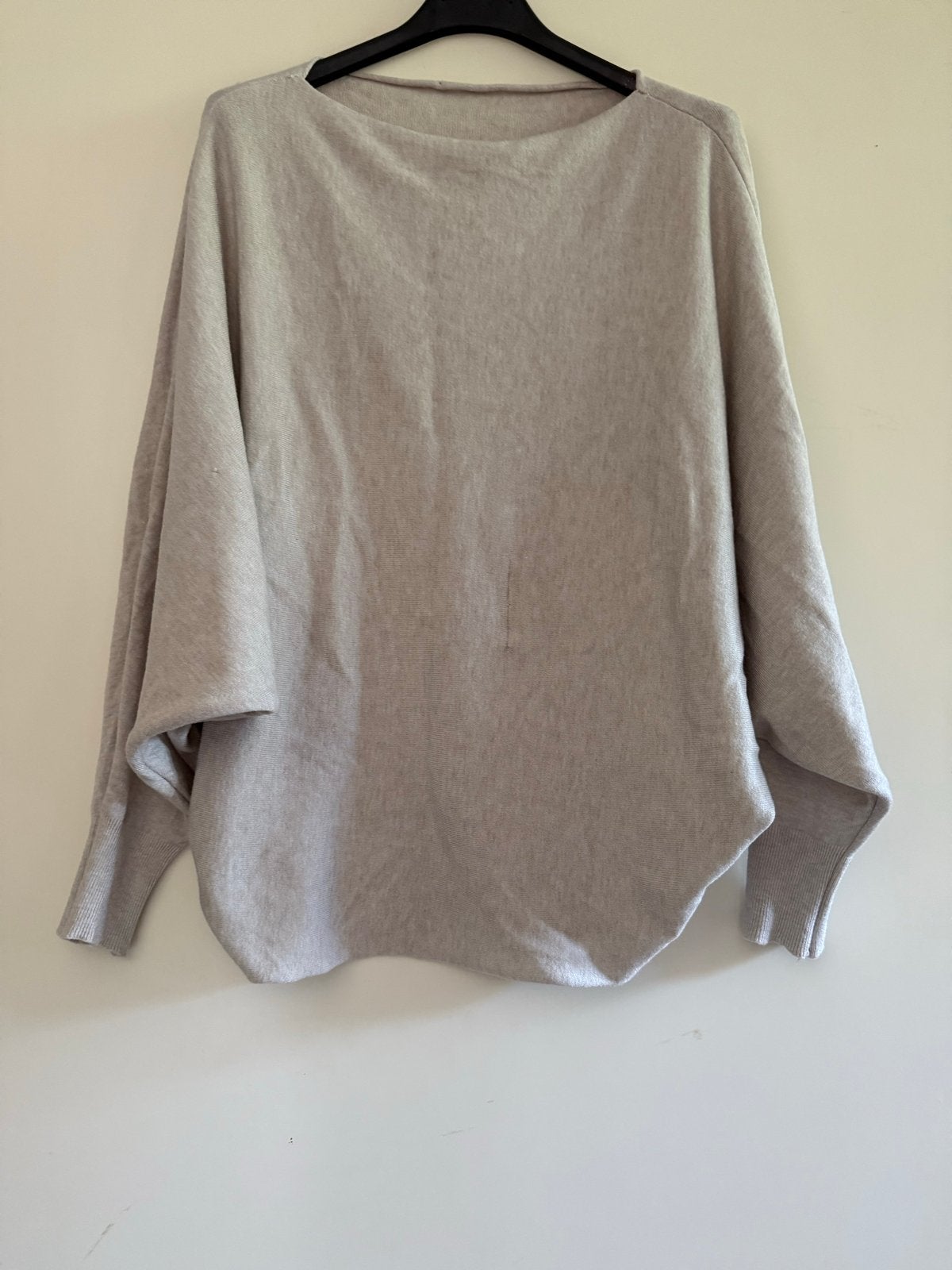 Comfortabele viscose trui met vleermuismouwen, Kleding | Dames, Verzenden, Zo goed als nieuw, Maat 38/40 (M), Beige