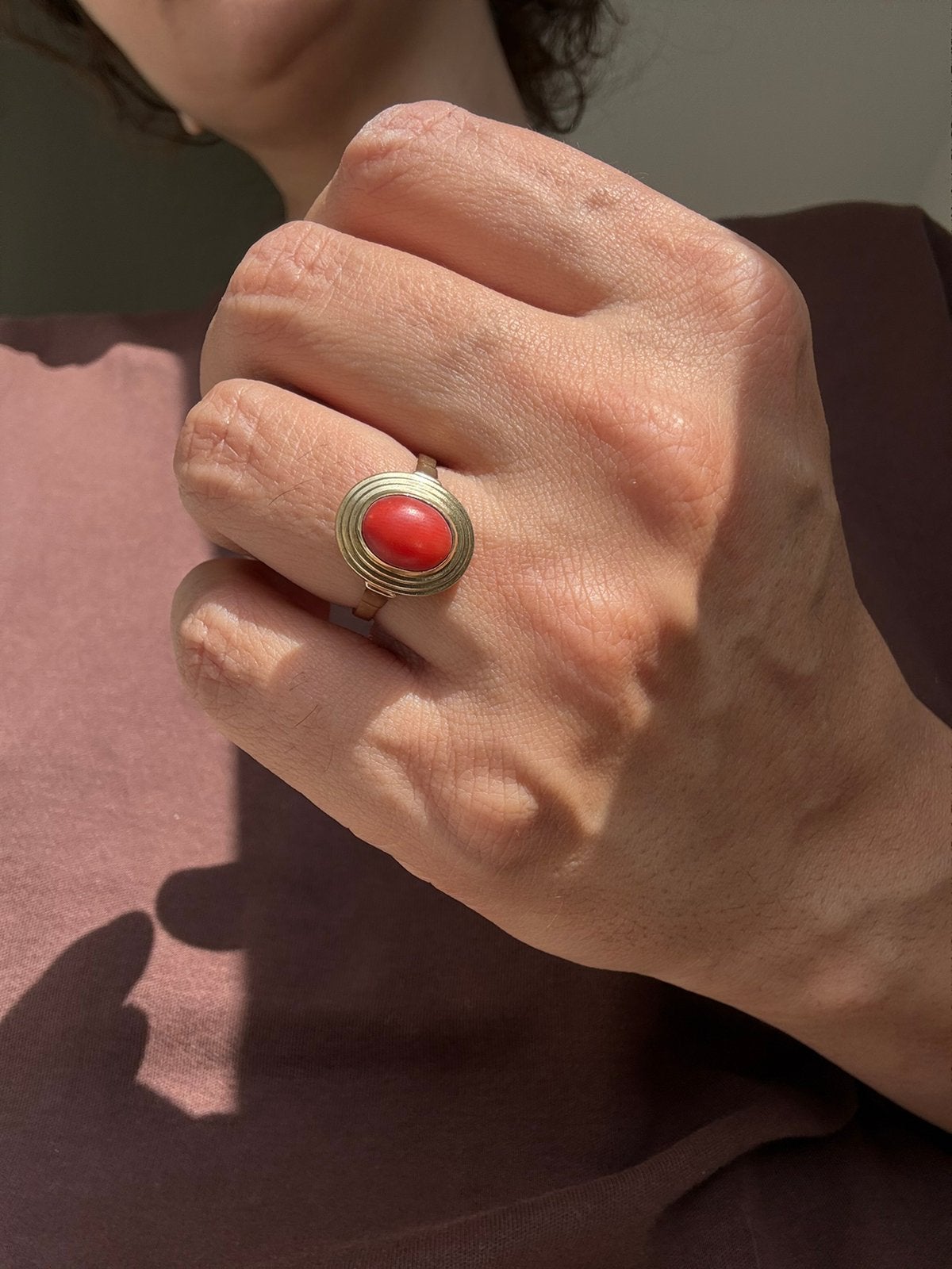 Vintage 9 karaat ring met koraal, Ophalen of Verzenden, Zo goed als nieuw, 17 tot 18, Nvt