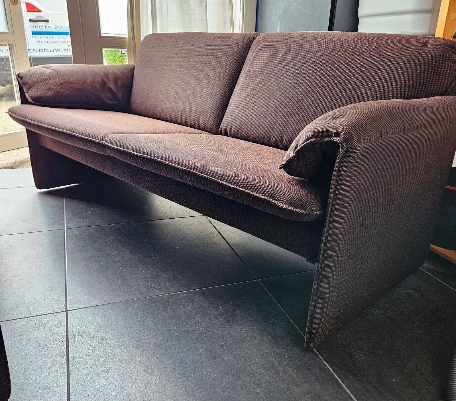 Design gemêleerd bruine Leolux Bank 2 zits en een 2,5 zits, Design, Tweepersoons, 75 tot 100 cm, Ophalen of Verzenden