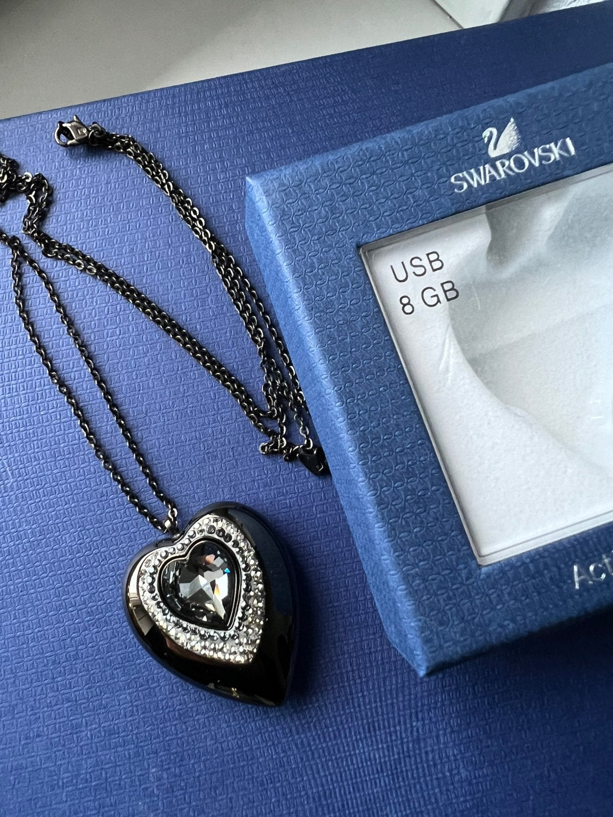 Swarovski ketting met USB 8GB, Verzamelen, Ophalen of Verzenden, Zo goed als nieuw, Sieraad of Horloge