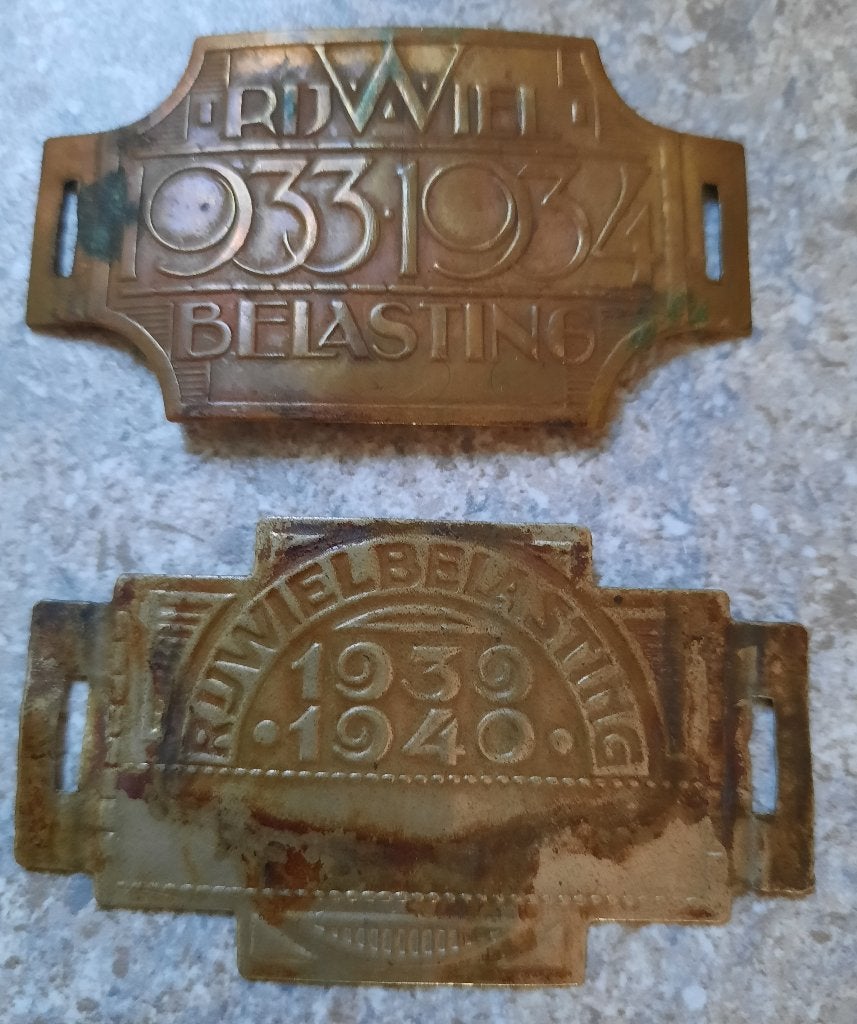 Twee rijwielplaatjes. Rijwielbelasting 1933-1934 & 1939-1940, Postzegels en Munten, Penningen en Medailles, Ophalen, Overige materialen