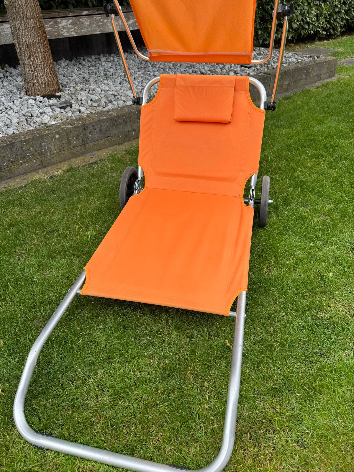 Oranje strandstoel/ligbed op wielen, Ophalen, Gebruikt, Metaal, Verstelbaar