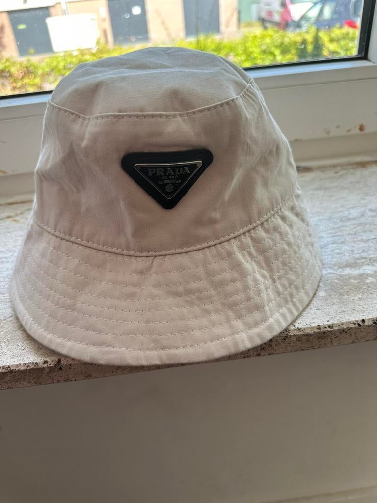 Prada, Ophalen, Zo goed als nieuw, One size fits all