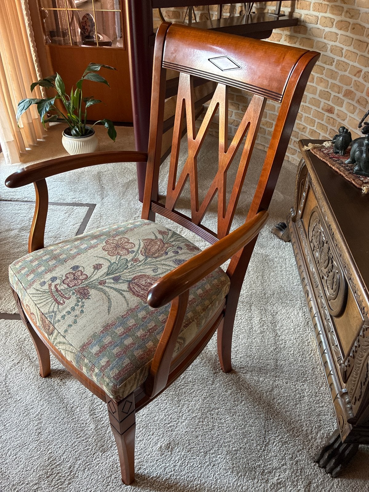 4 Notenhouten stoelen - Als nieuw, Ophalen of Verzenden