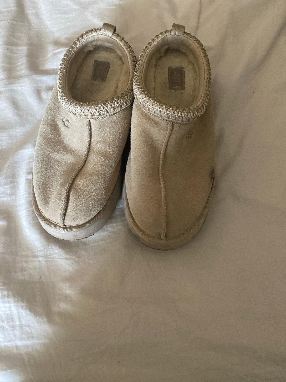 Ugg Tasmans beige pantoffels - Zo goed als nieuw, Ophalen of Verzenden, Zo goed als nieuw, Beige, Pantoffels of Sloffen