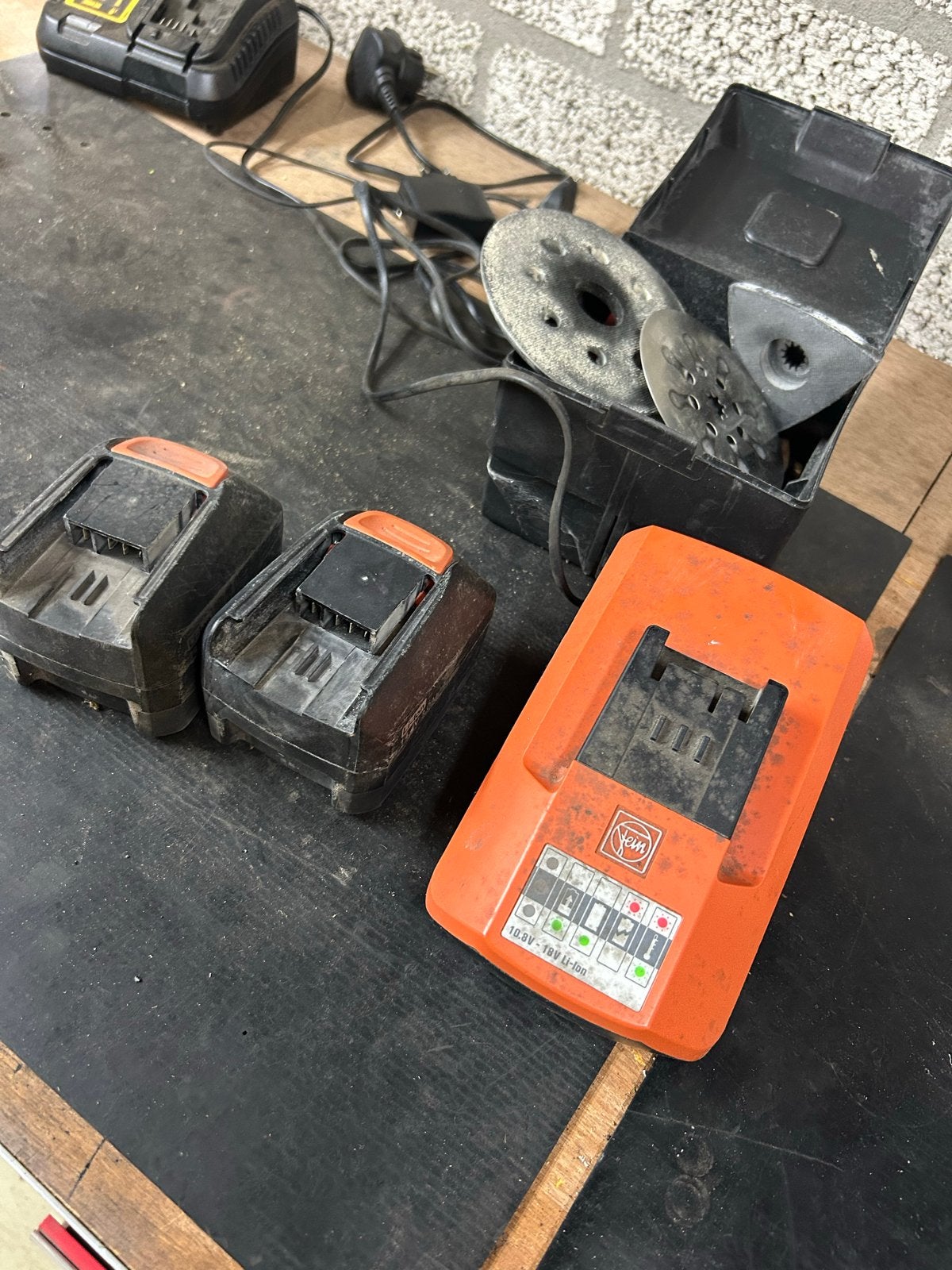 Fein   met 2 Accu's en Lader en div hulpmiddelen, Ophalen, Gebruikt, Minder dan 700 watt, Haakse handslijpmachine