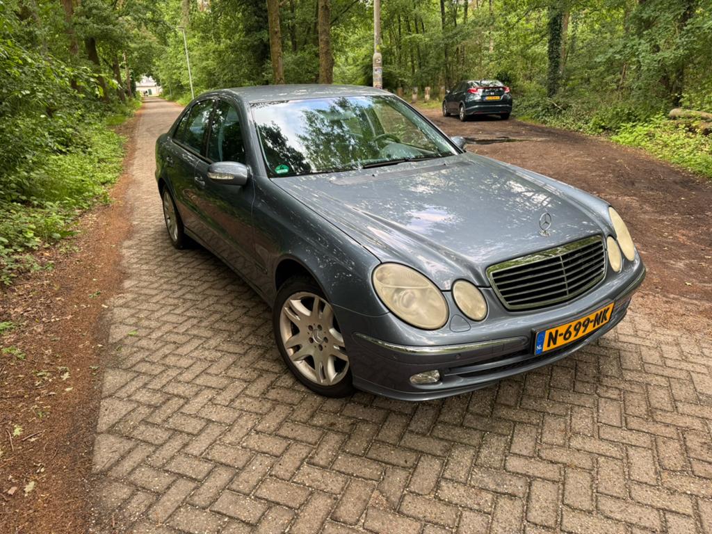 Mercedes-Benz E-Klasse 3.2 E320 Sedan 4MATIC AUT 2004 Blauw, Auto's, Mercedes-Benz, Automaat, Blauw, Vierwielaandrijving, Particulier
