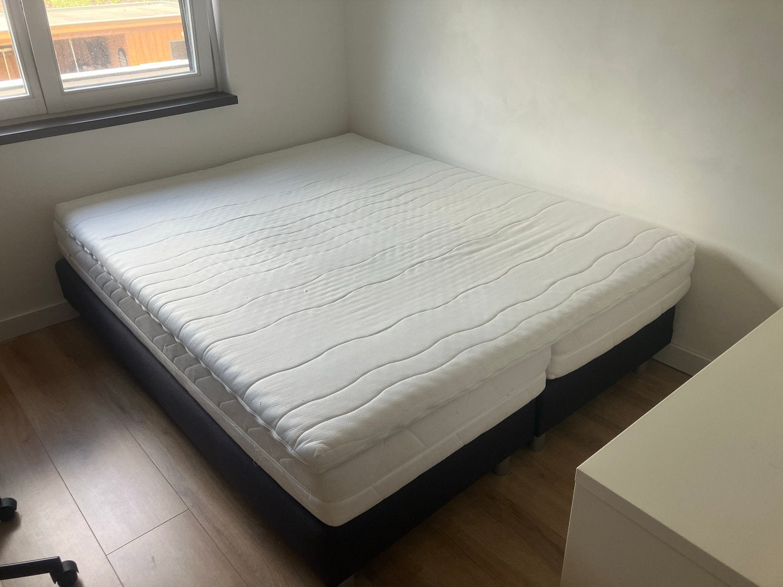 Comfortabel tweepersoons boxspring met matrassen, Ophalen, Overige materialen, Gebruikt, Bruin