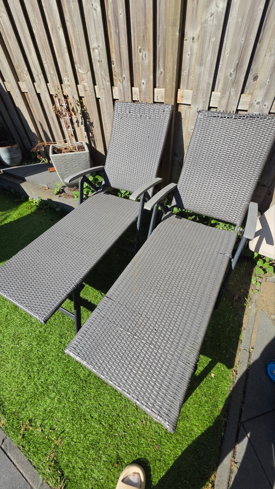 2 antracietgrijze wicker ligbedden - inklapbaar, Tuin en Terras, Ligbedden, Ophalen, Gebruikt, Wicker, Inklapbaar
