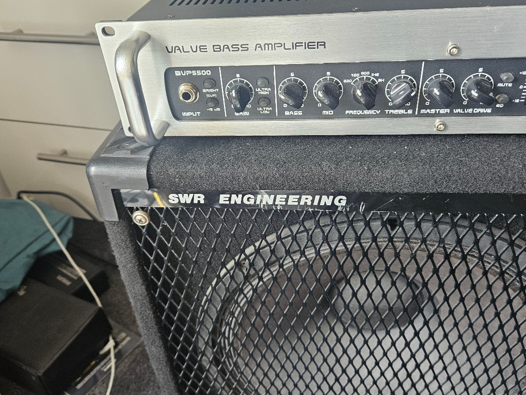 Bugera BVP5500 versterker en SWR Bassic 15 Box, Ophalen, Zo goed als nieuw, Basgitaar, 100 watt of meer