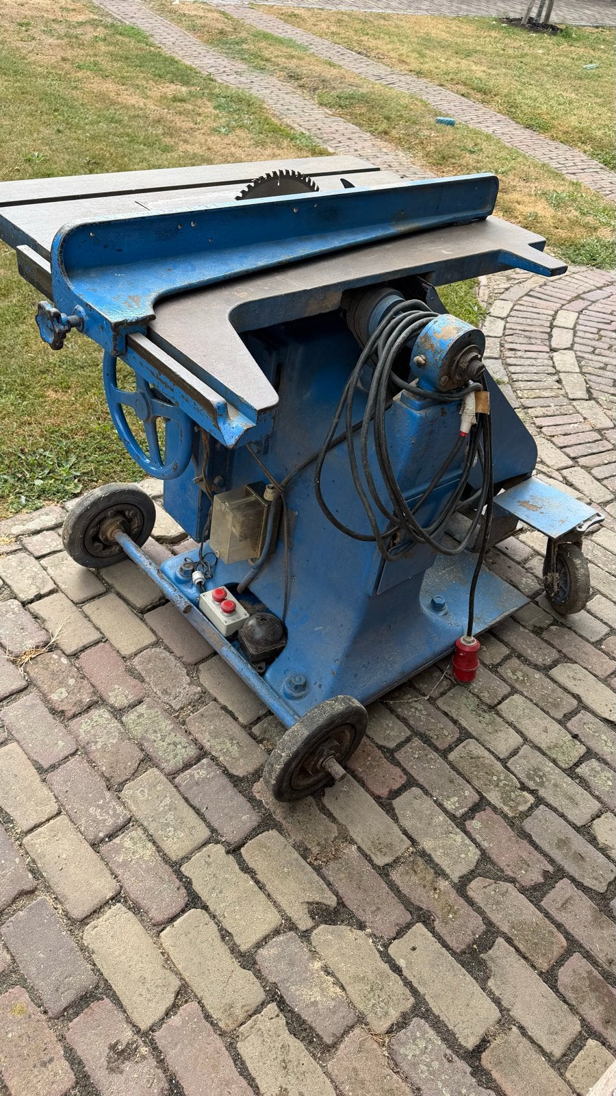 Professionele cirkelzaagtafel 3PK - Krachtstroom, Ophalen, Gebruikt, Cirkelzaag, 70 mm of meer