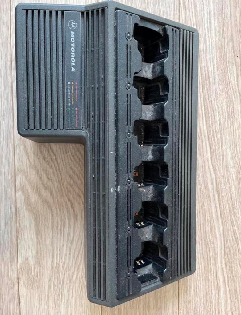 Motorola Multi-Unit 6-Voudige Acculader(s) GP340 HTN9005D, Ophalen, Gebruikt, Minder dan 2 km
