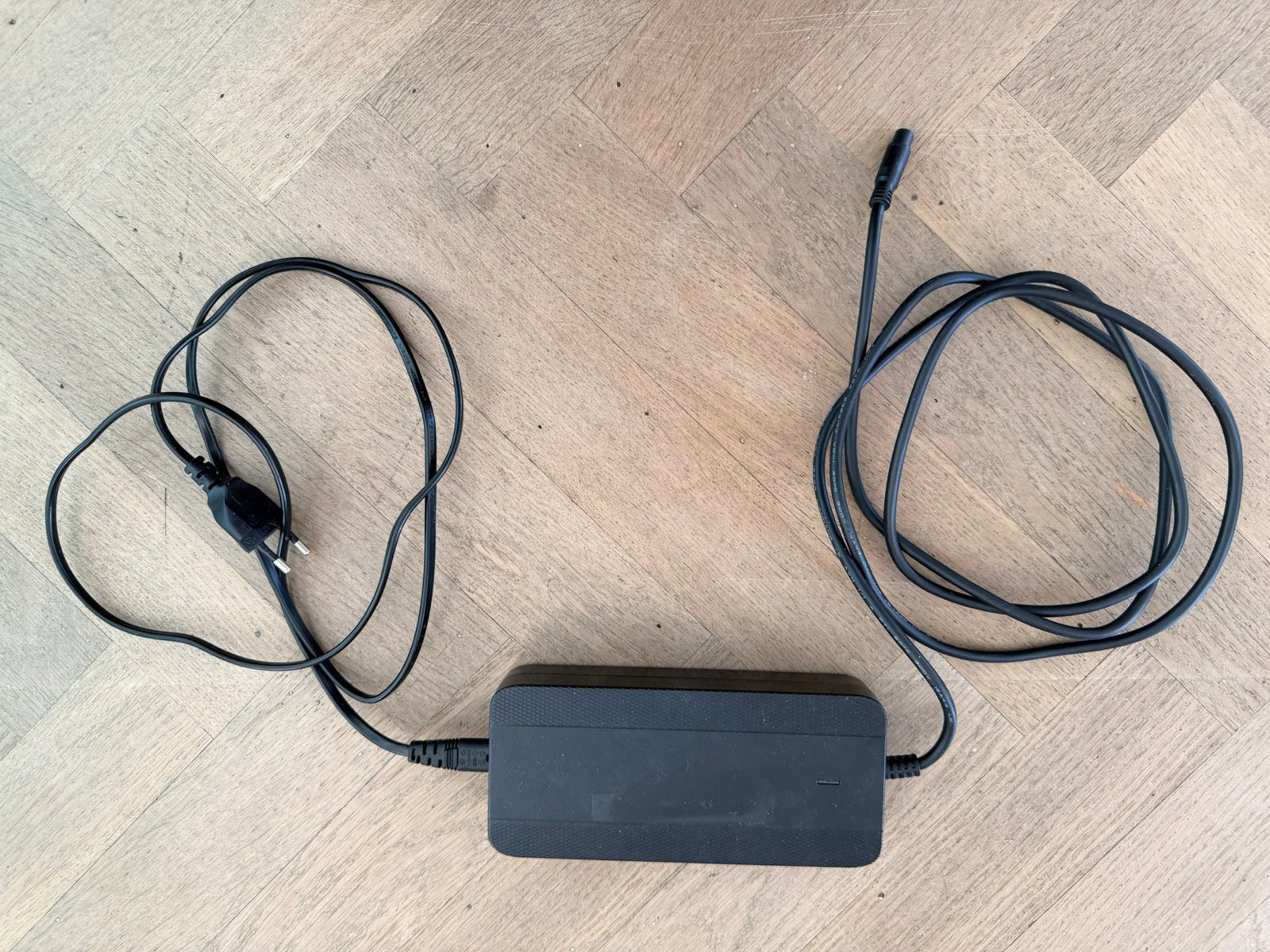 Originele Super73 lader 54.6V / 3A – €75, Ophalen of Verzenden, Zo goed als nieuw