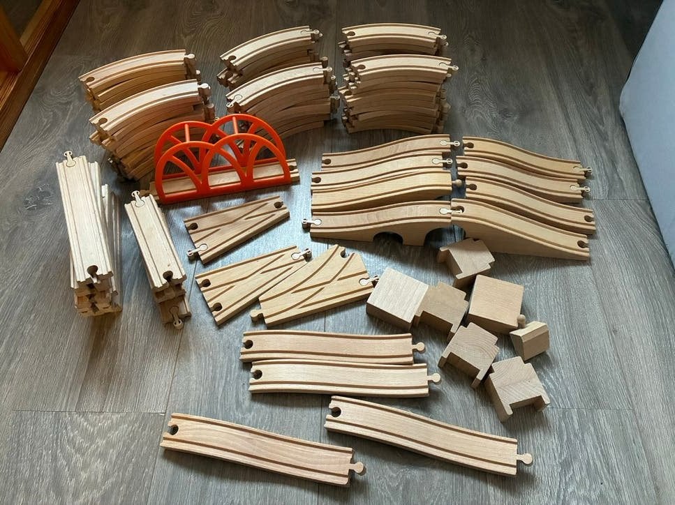 Grote set houten treinrails en treintjes, Kinderen en Baby's, Ophalen, Gebruikt, Rij- of Hobbelspeelgoed