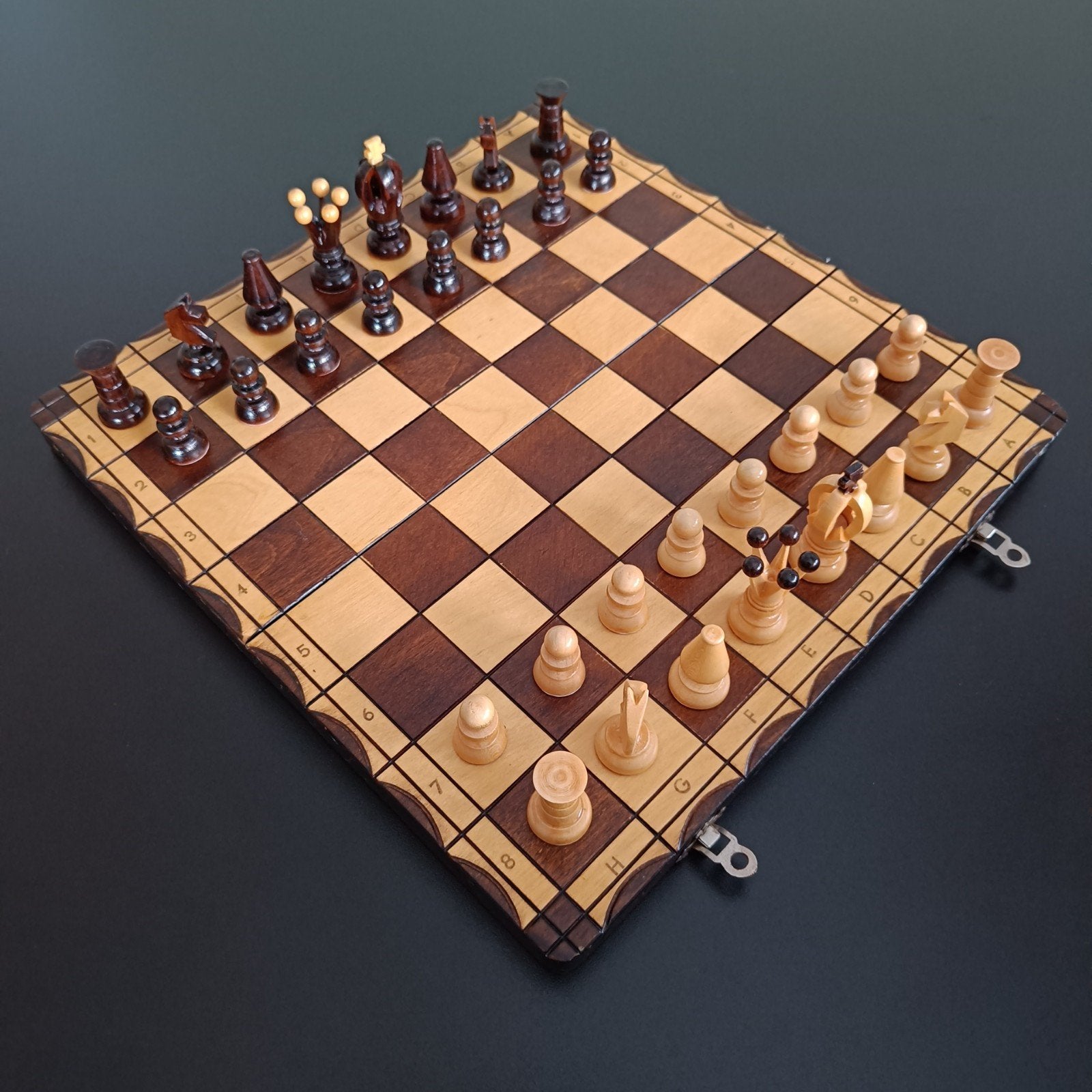 Houten schaakspel met opbergdoos., Een of twee spelers, Onbekend, Ophalen of Verzenden, Zo goed als nieuw