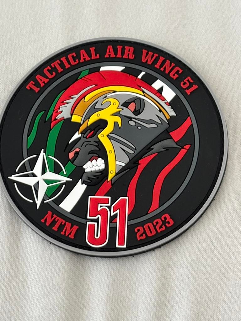 Pvc embleem tactical air wing 51 NTM 2023 nato tiger meet, Verzenden, Luchtmacht, Duitsland, Embleem of Badge