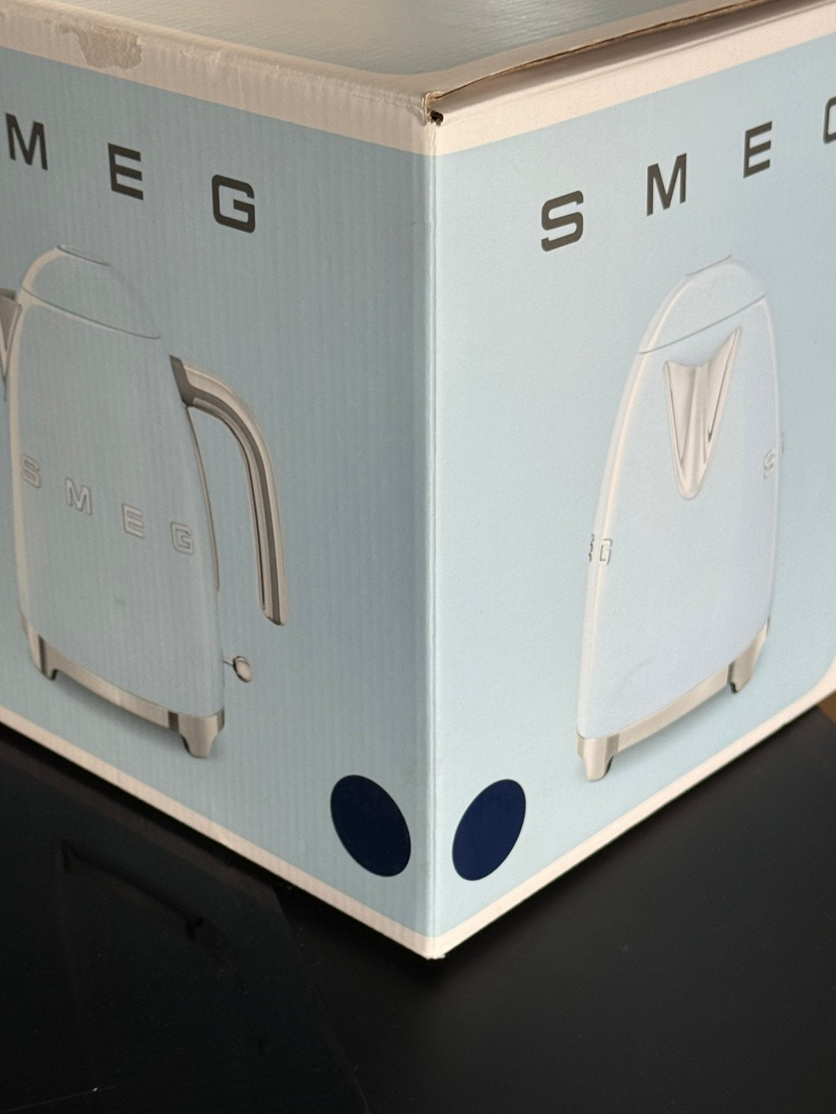SMEG waterkoker (NIEUW) donkerblauw, Witgoed en Apparatuur, Waterkokers, 1 tot 2 liter, Ophalen of Verzenden, Nieuw, Draadloos