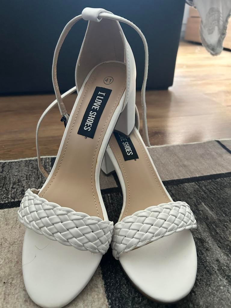 Witte sandalen met blokhak - Maat 41, Kleding | Dames, Schoenen, Ophalen of Verzenden, Zo goed als nieuw, Wit, Sandalen of Muiltjes