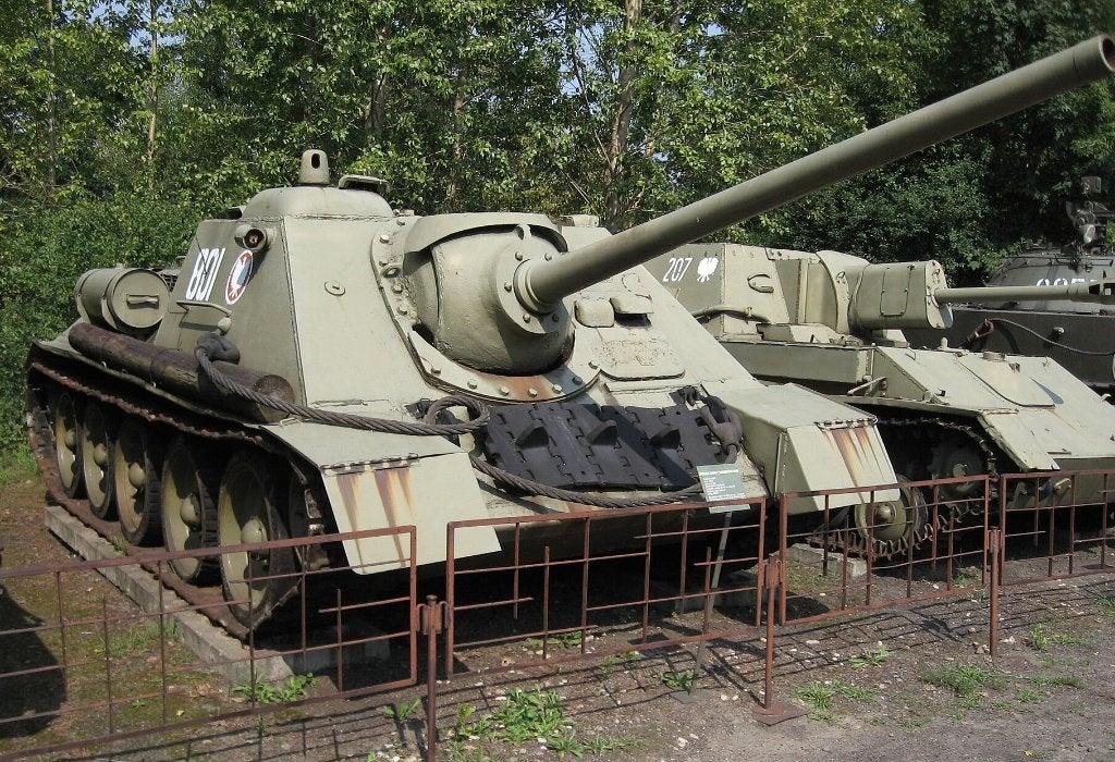 Topkit! Dragon 1:35 Soviet SU-85M tank destroyer - premium, Hobby en Vrije tijd, Overige merken, Tank, 1:32 tot 1:50, Nieuw