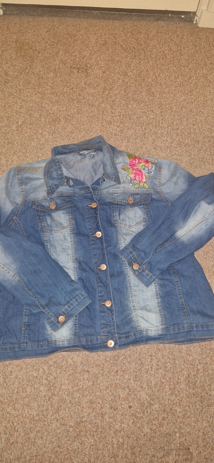 Spijkerjasje met bloemen en vlinders borduursel, Blauw, Maat 46/48 (XL) of groter, Ophalen of Verzenden, Zo goed als nieuw