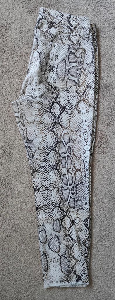 Leuke Cambio broek in snake print, 38-40, Kleding | Dames, Broeken en Pantalons, Zo goed als nieuw, Maat 38/40 (M), Overige kleuren