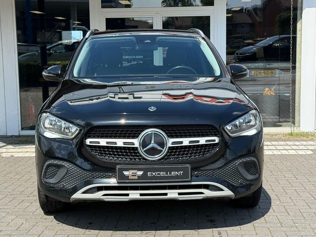Mercedes-Benz GLA-klasse 180 Business Solution, Gebruikt, Zwart, 4 cilinders, Zwart