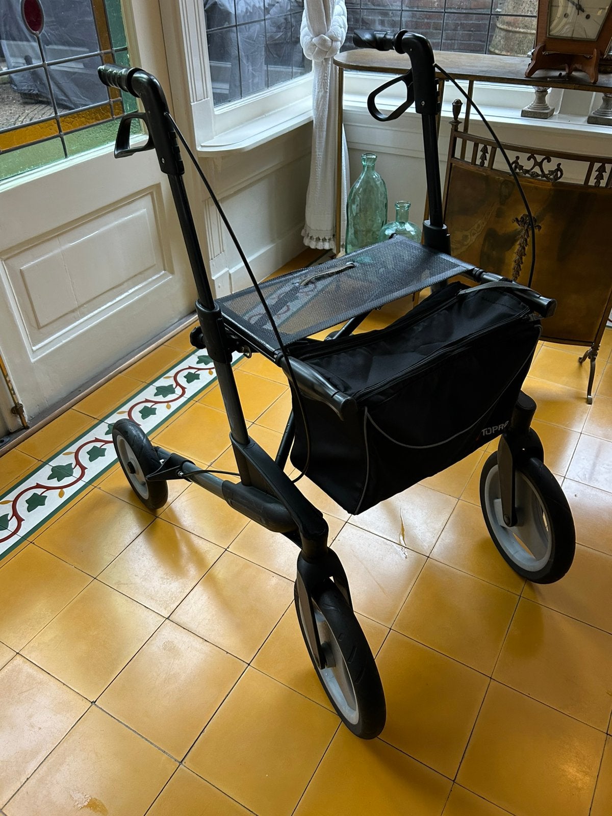 Rollator Topro Olympos - voor binnen/ buiten. ‘M’, Diversen, Rollators, Ophalen, Zo goed als nieuw