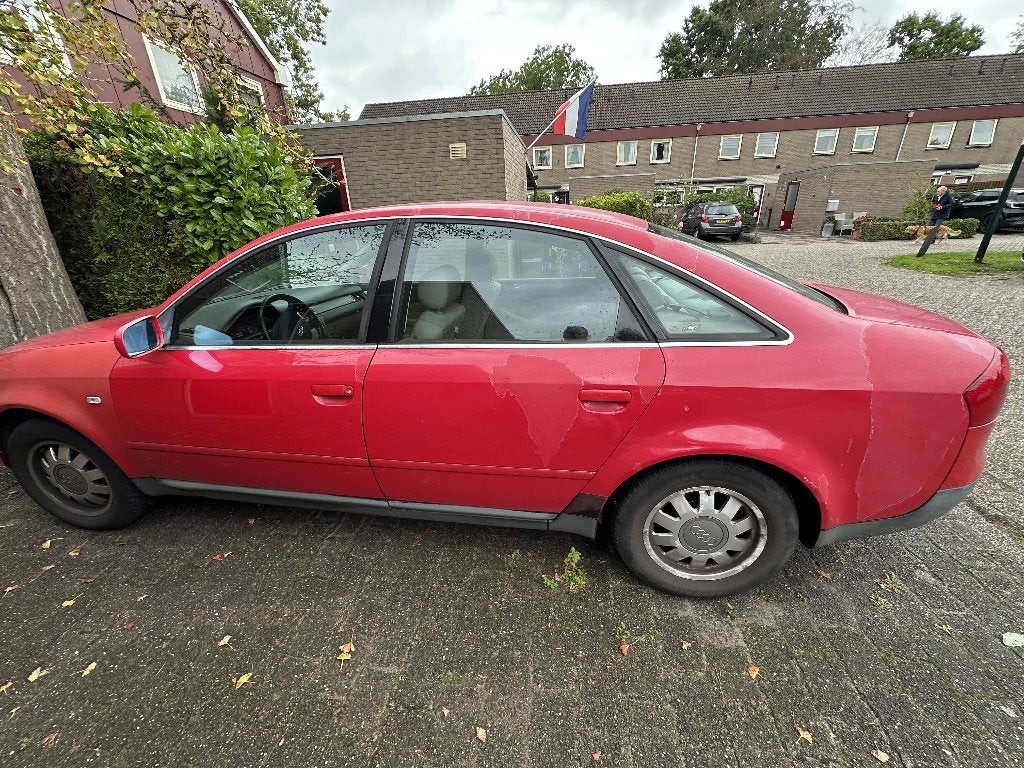 Audi A6 2.4 121KW AUT '98 Rood APK geldig tot 29-6-2027 €450, Stof, Beige, Origineel Nederlands, 75 €/maand