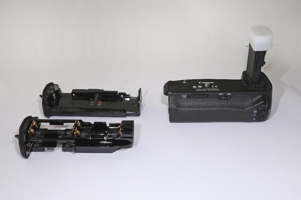 BG-E14 battery grip voor EOS 70D/80D/90D (originele Canon), Audio, Tv en Foto, Fotografie | Accu's en Batterijen, Ophalen of Verzenden