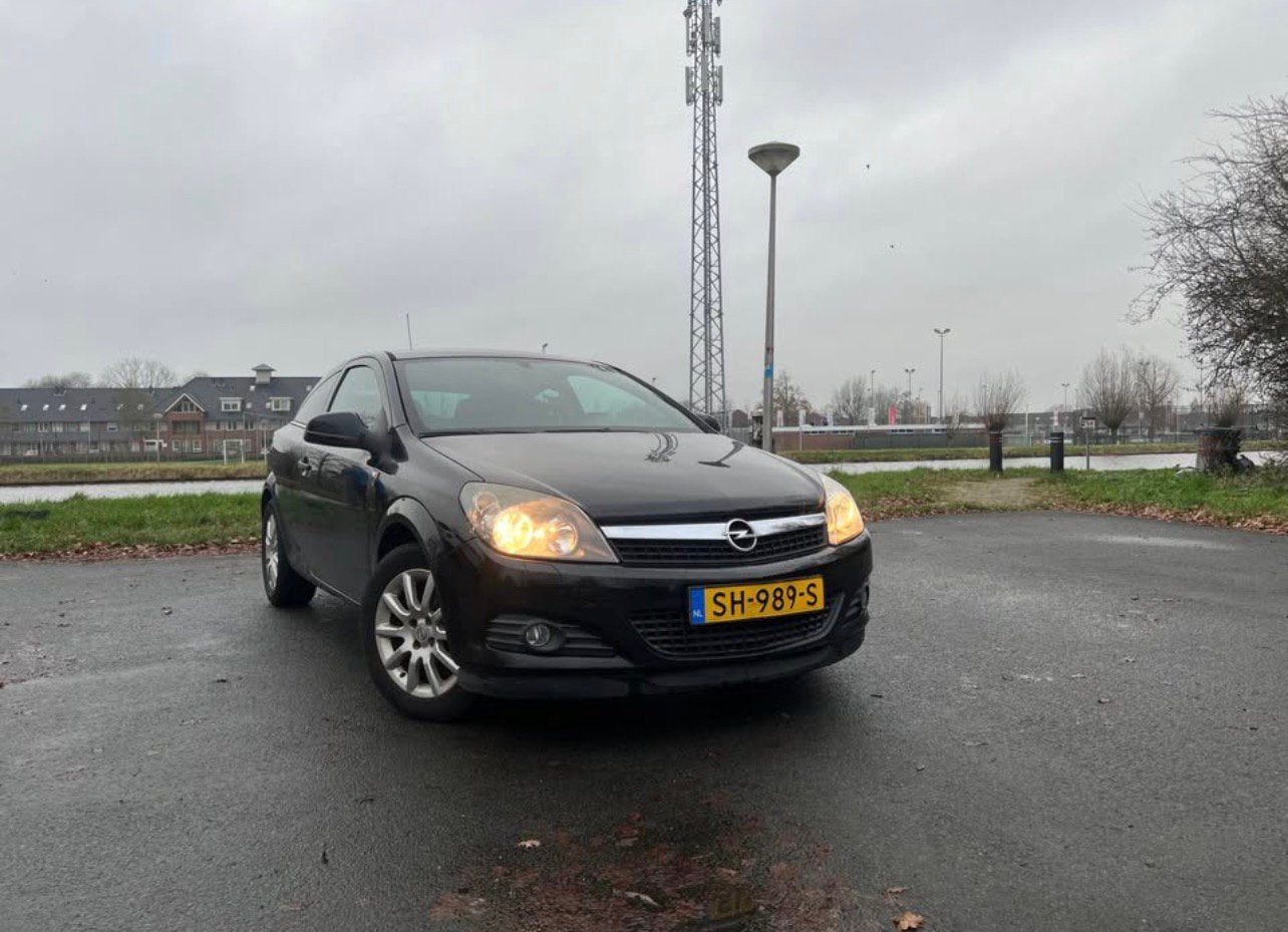 Opel Astra 1.4 16V GTC 2009 Zwart, Auto's, Opel, Particulier, Astra, Benzine, B, Hatchback, Handgeschakeld, Geïmporteerd, Zwart