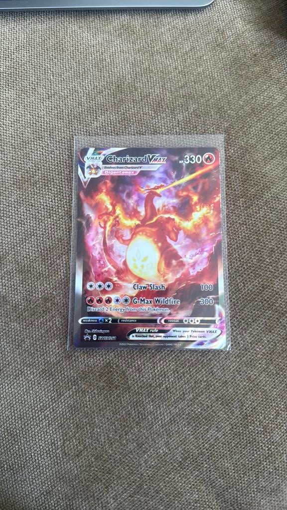Charizard VMAX - SWSH261, Ophalen of Verzenden, Zo goed als nieuw