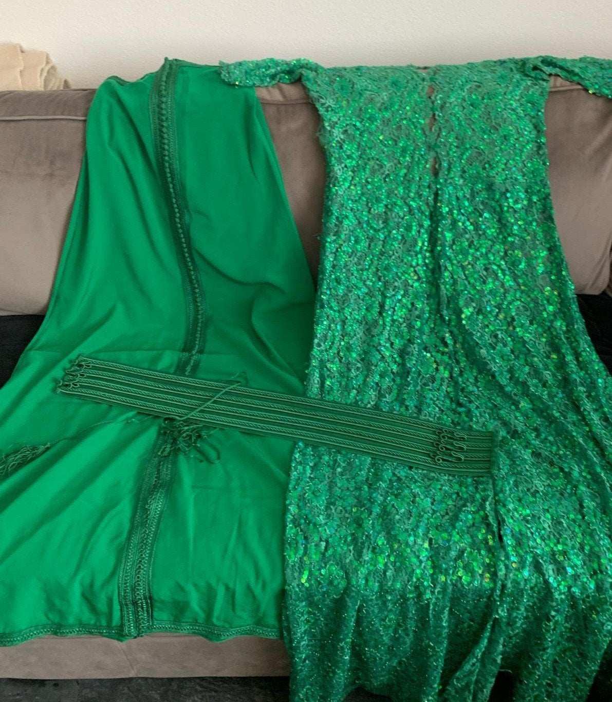 Handgemaakte tweedelig Kaftan S/M - Groen met pailletten, Ophalen of Verzenden, Zo goed als nieuw, Maat 36 (S), Onder de knie