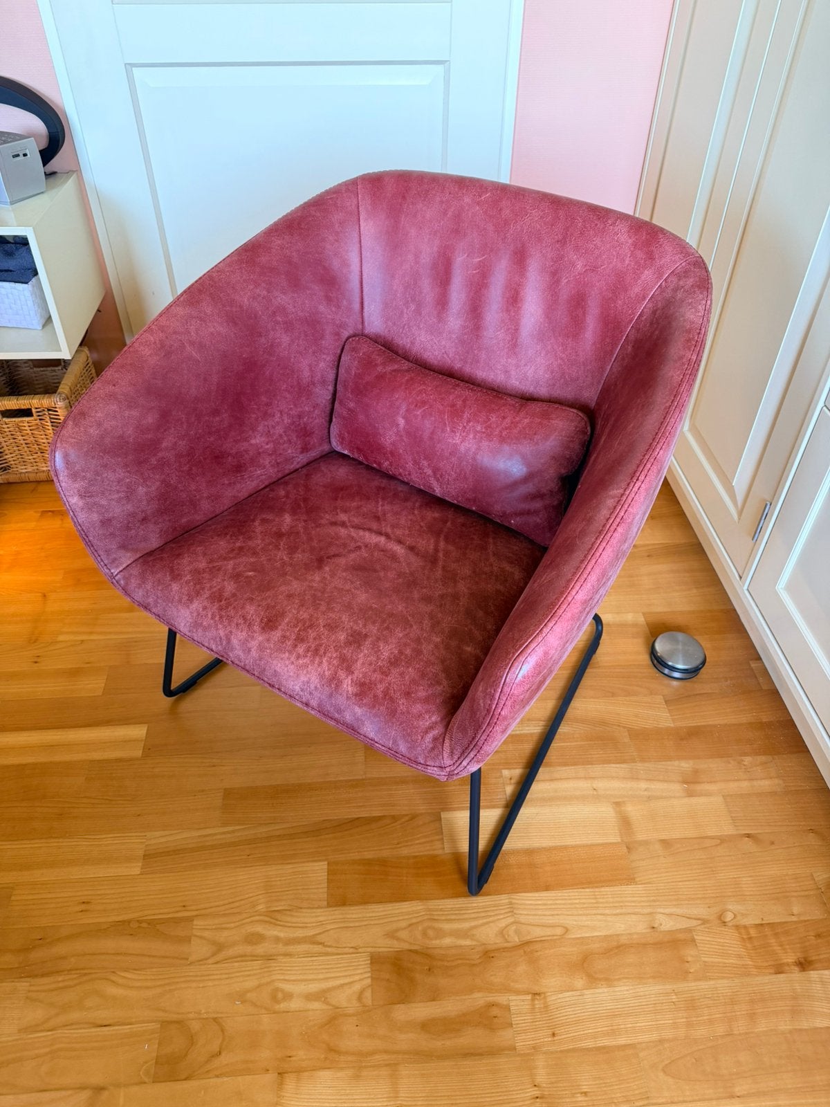 Set van 2 Lounge fateuils van ‘Het Anker’, leer, theaterrood, Ophalen, Zo goed als nieuw, 50 tot 75 cm, Leer