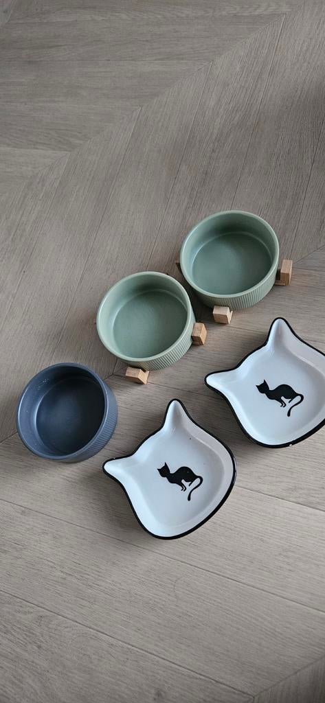 Kattenvoerbakjes, Ophalen, Zo goed als nieuw