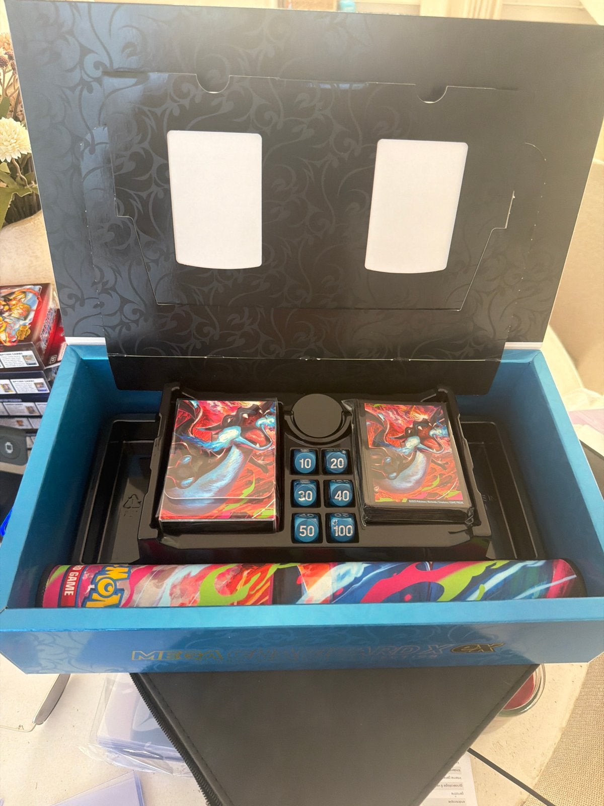 Pokémon Charizard Ultra Premium Collection Box, Ophalen of Verzenden, Zo goed als nieuw, Overige typen